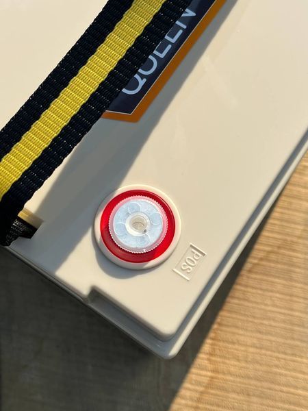 Аккумуляторная LiFePO4 батарея Power Queen 12.8 В 100 А универсальная для солнечных панелей и инверторов queen12100 фото