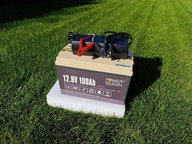 Комплект акумулятор LiFePO4 Power Queen 12V 100Ah та зарядний пристрій 14.6v 20a 2442170499 фото